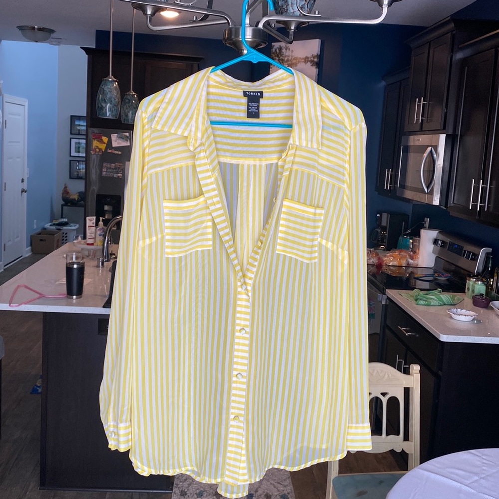 Women’s light weight long sleeve shirt button up 1X